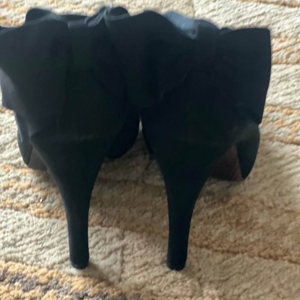Vera Wang Black Suede Leather Pin-Up Bow Stiletto Heels size 38
